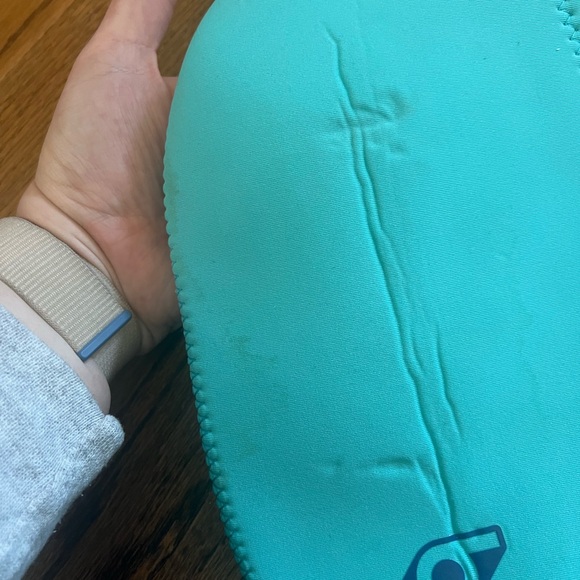 Byo lunch bag neoprene. See pics for stains and marks - not attempted cleaning - Picture 2 of 6